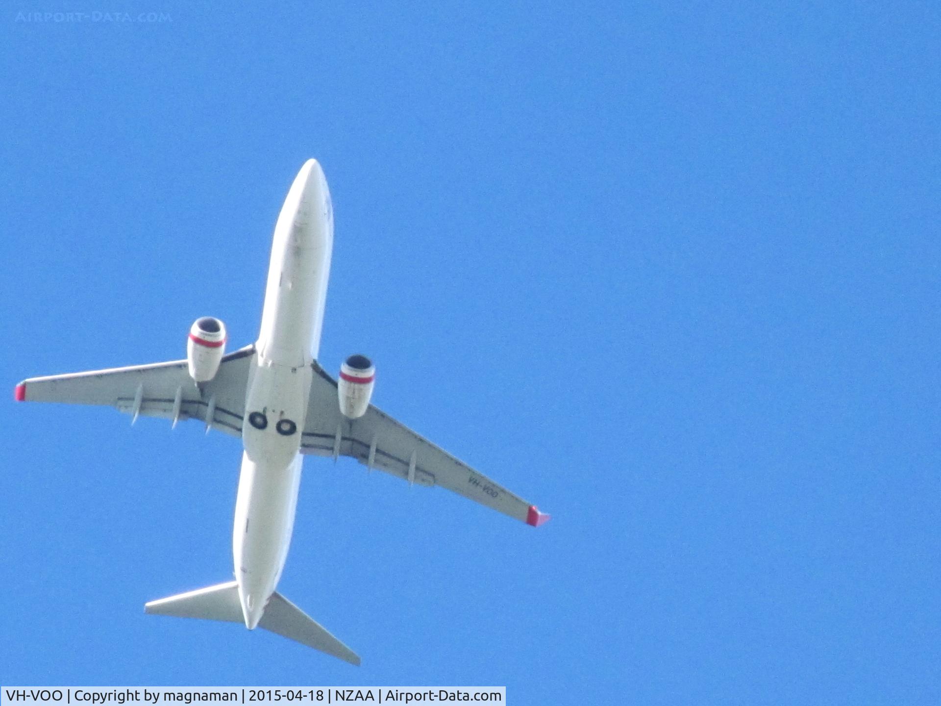 VH-VOO, 2003 Boeing 737-8FE C/N 33796, missed approach flyover - came in way too high and off centre