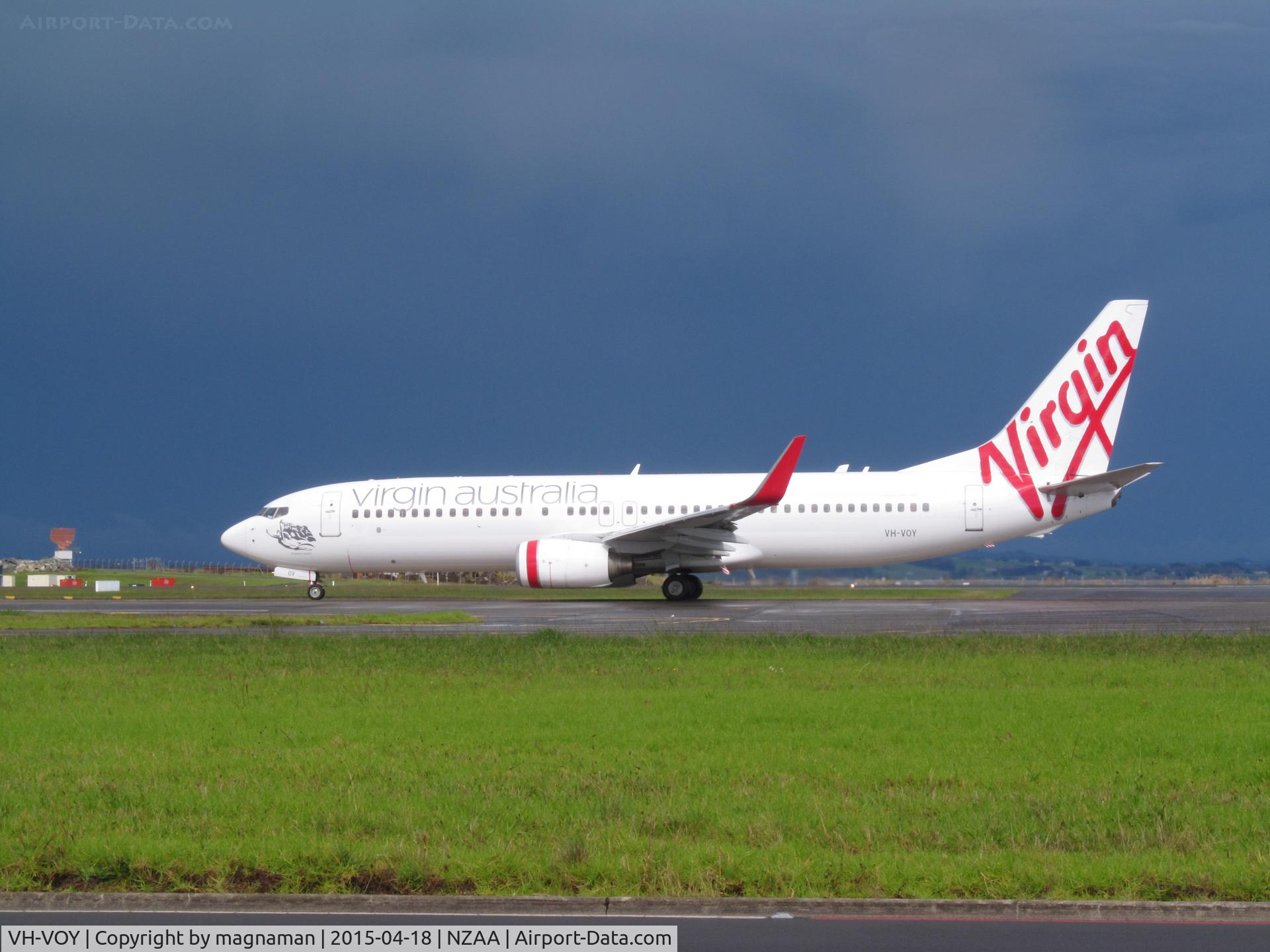 VH-VOY, 2004 Boeing 737-8FE C/N 33996, departing after the storm
