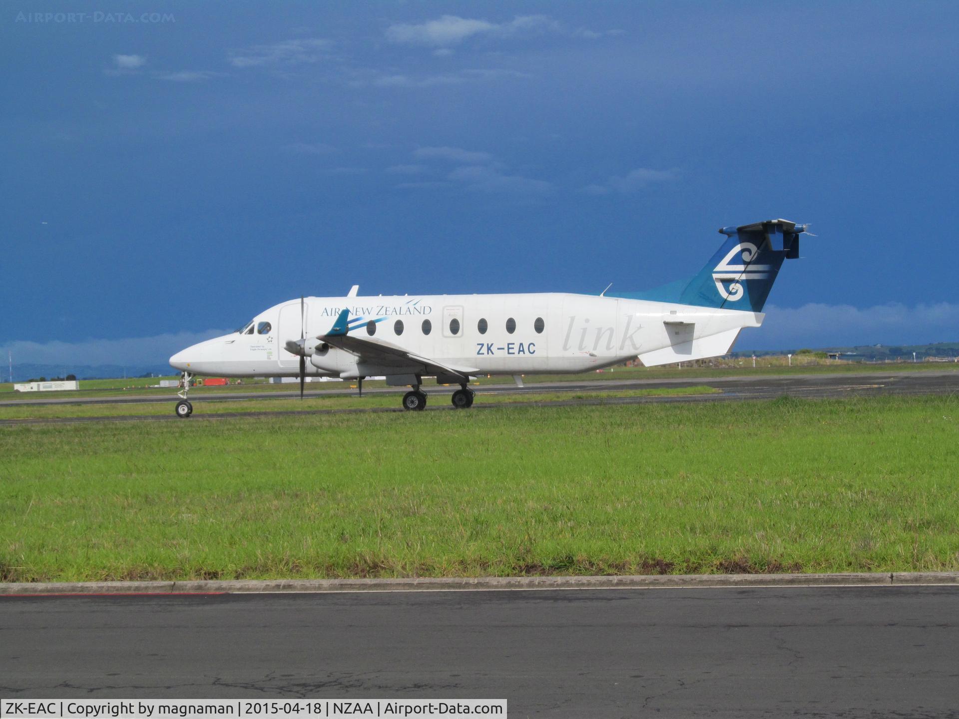 ZK-EAC, 2001 Raytheon 1900D C/N UE-426, taxying out for departure