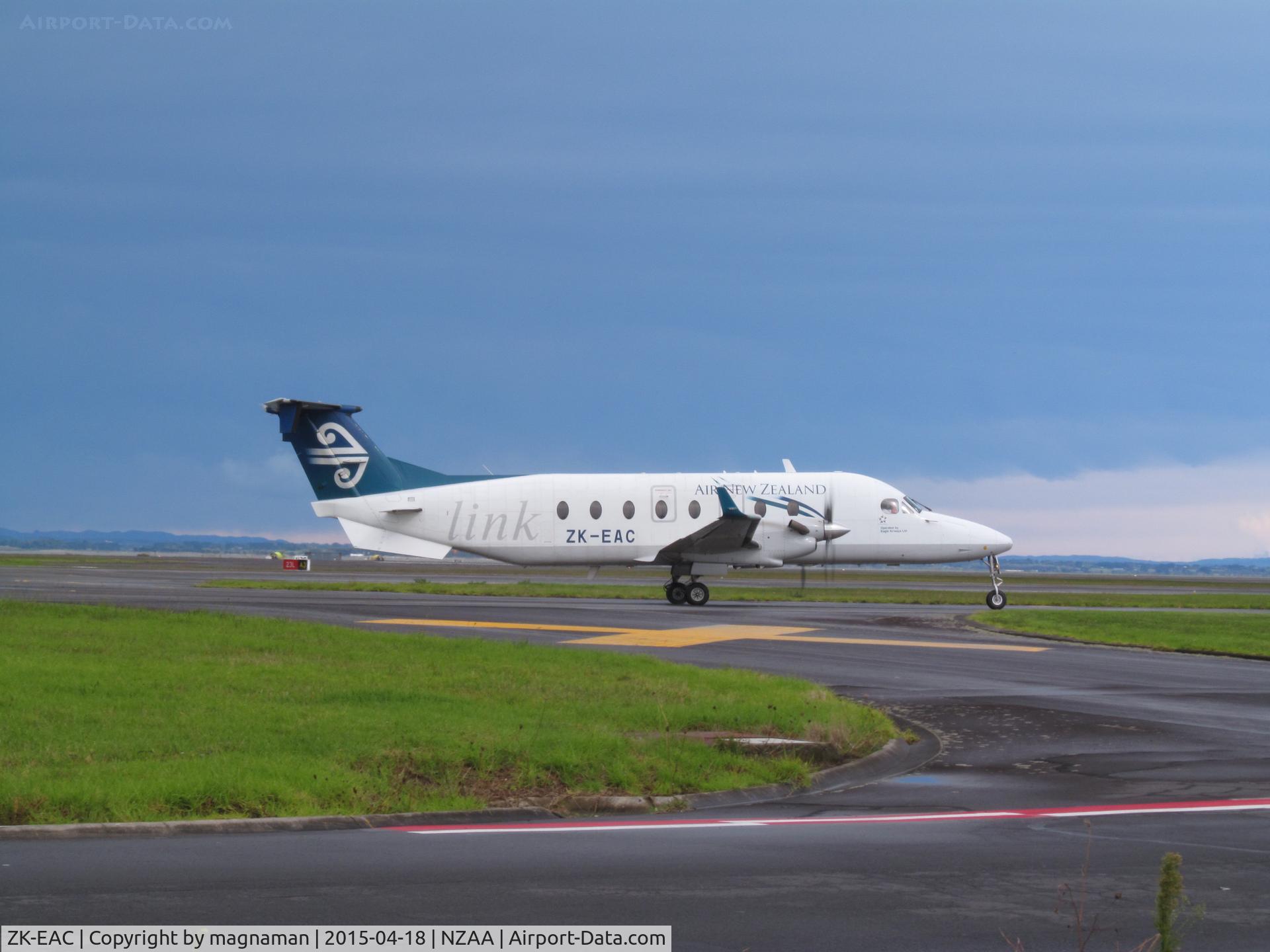 ZK-EAC, 2001 Raytheon 1900D C/N UE-426, taxying in after landing