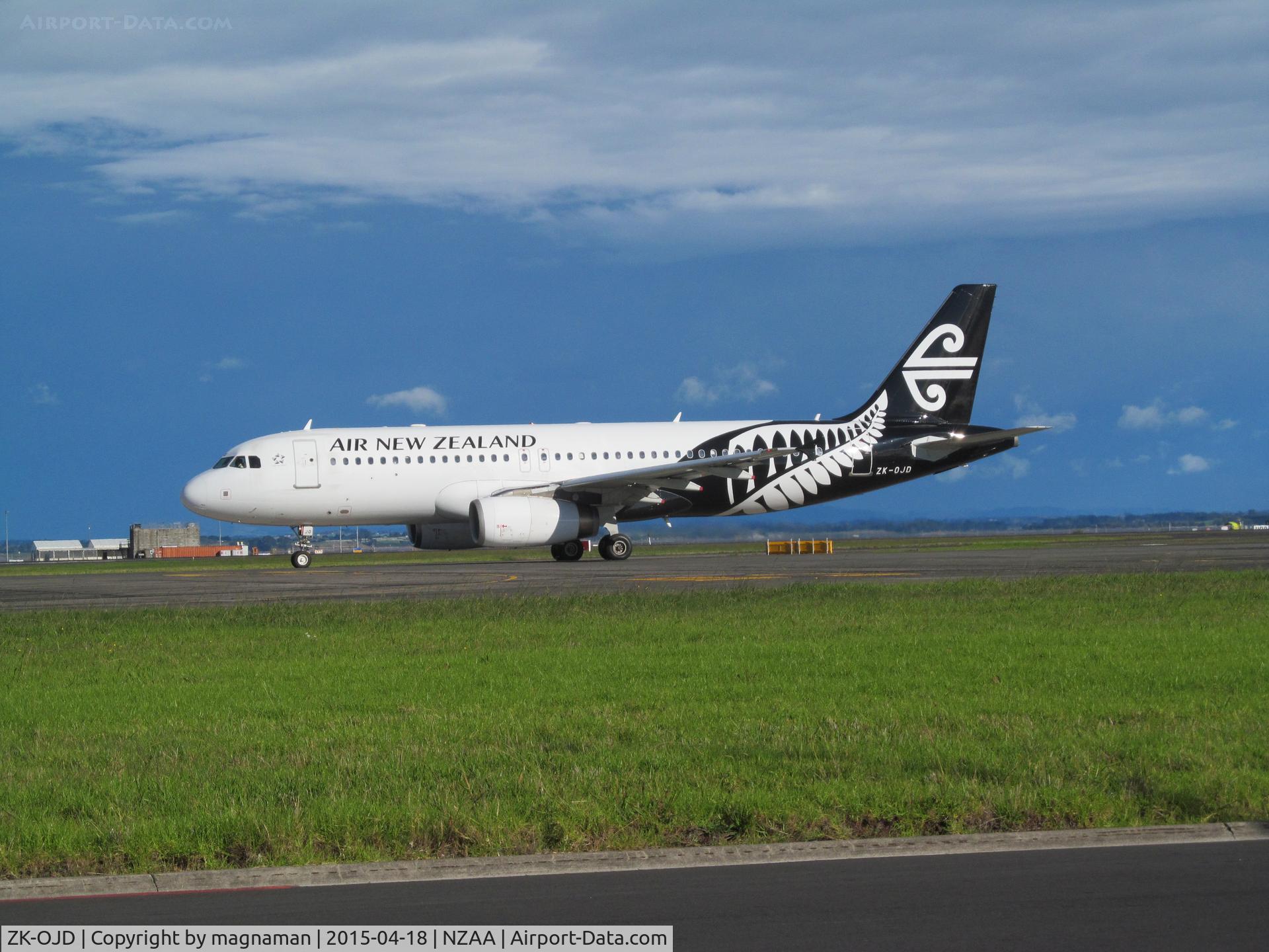 ZK-OJD, 2003 Airbus A320-232 C/N 2130, taxy for departure