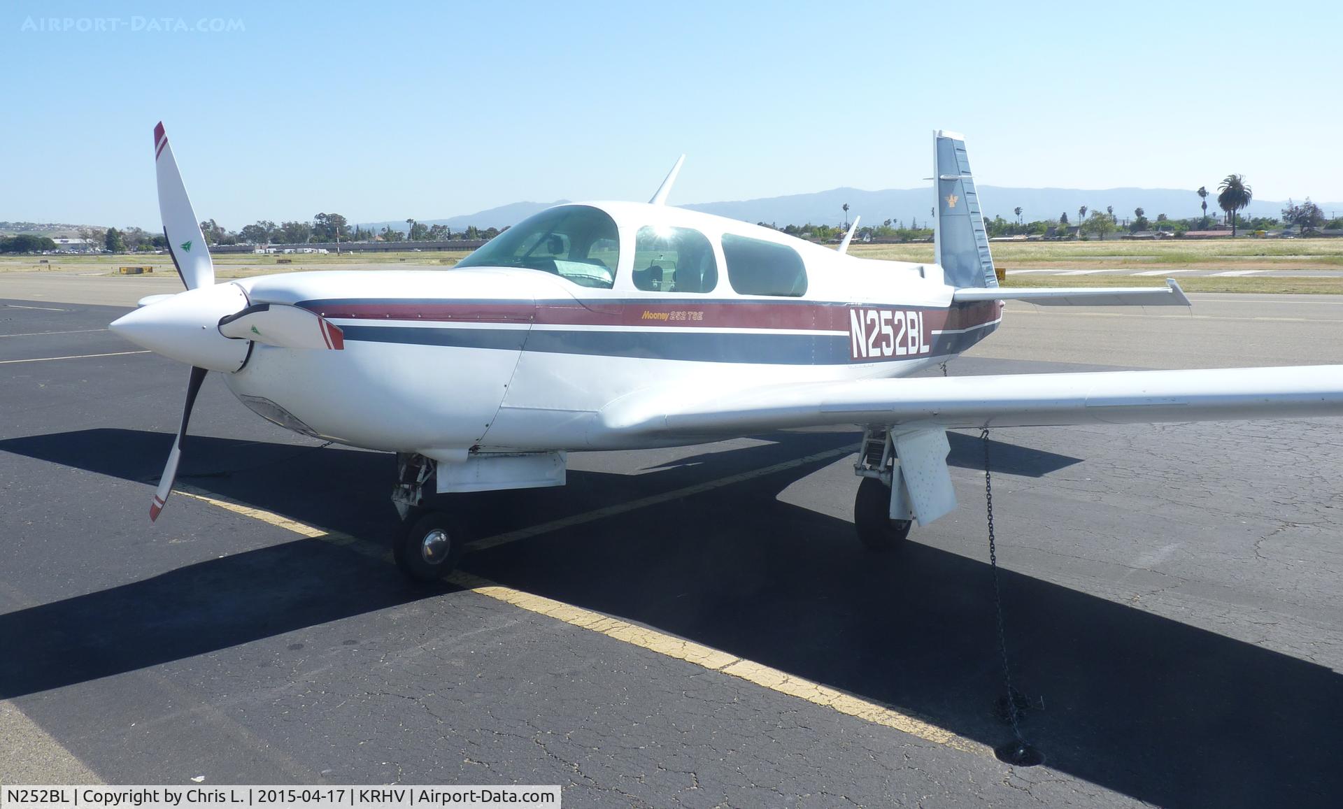 N252BL, Mooney M20K C/N 25-1050, A transient Mooney M20K sitting on the transient ramp at Reid Hillview.