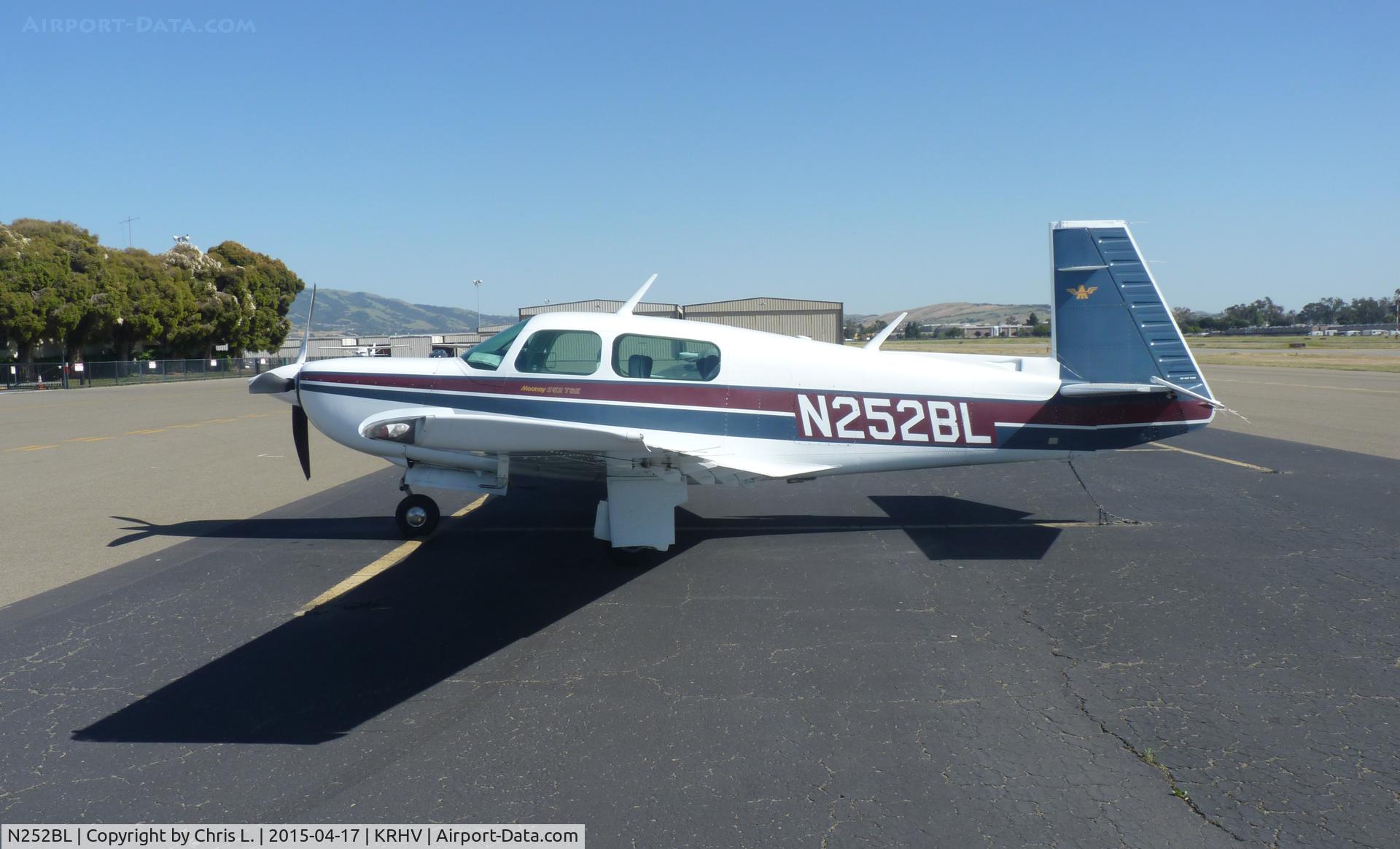 N252BL, Mooney M20K C/N 25-1050, A transient Mooney M20K sitting on the transient ramp at Reid Hillview.