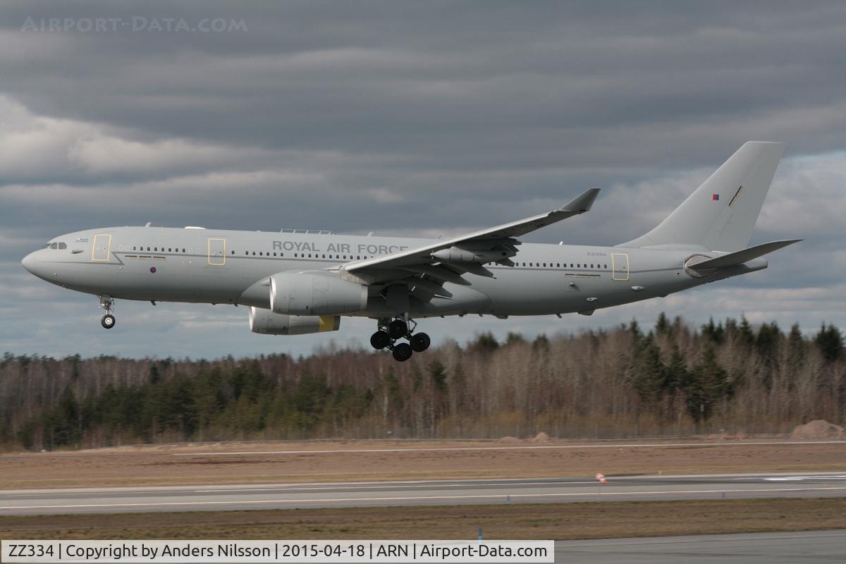 ZZ334, 2009 Airbus KC3 Voyager (A330-243MRTT) C/N 1033, Landing runway 26 after a go-around.