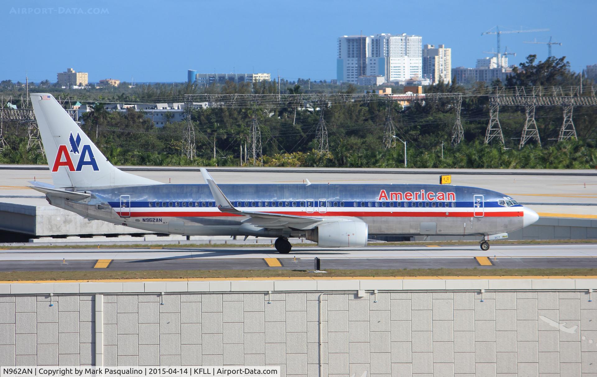 N962AN, 2001 Boeing 737-823 C/N 30858, Boeing 737-800