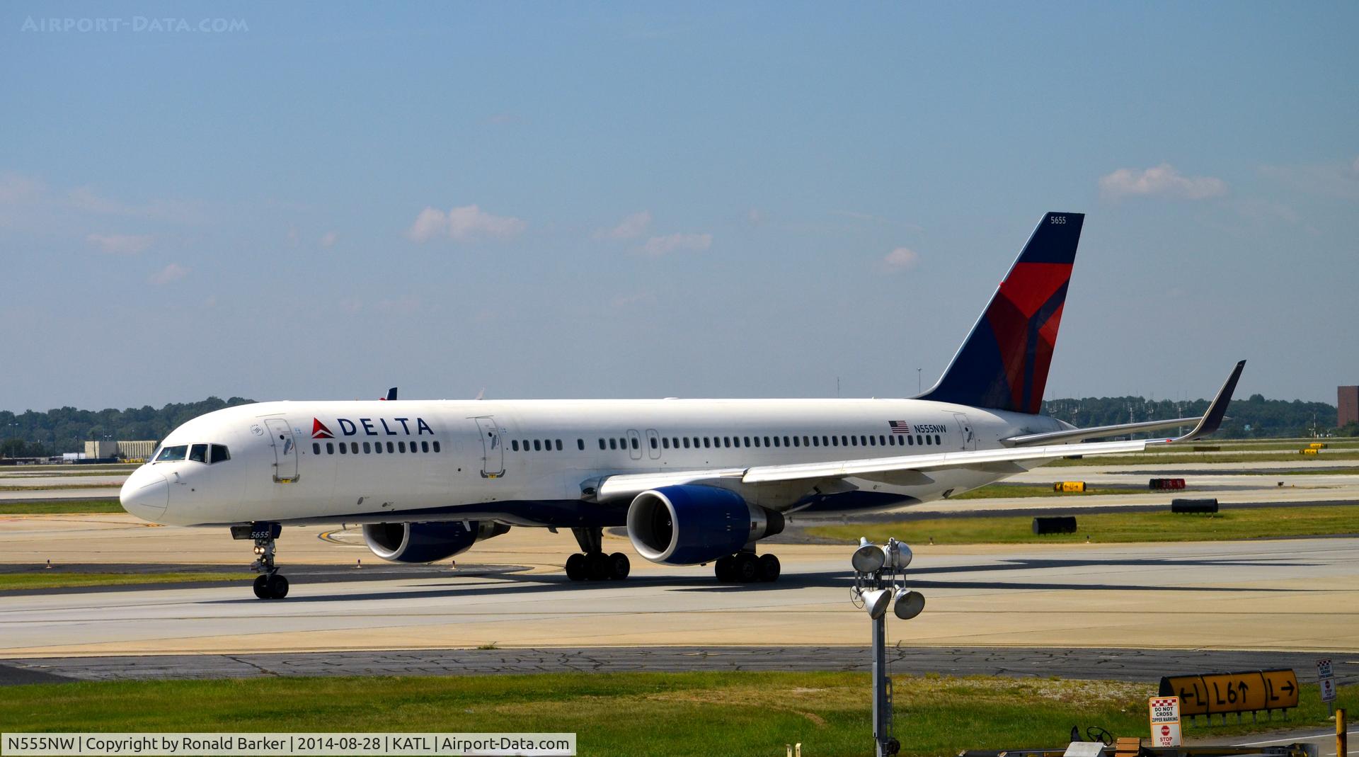 N555NW, 2002 Boeing 757-251 C/N 33391, Taxi Atlanta