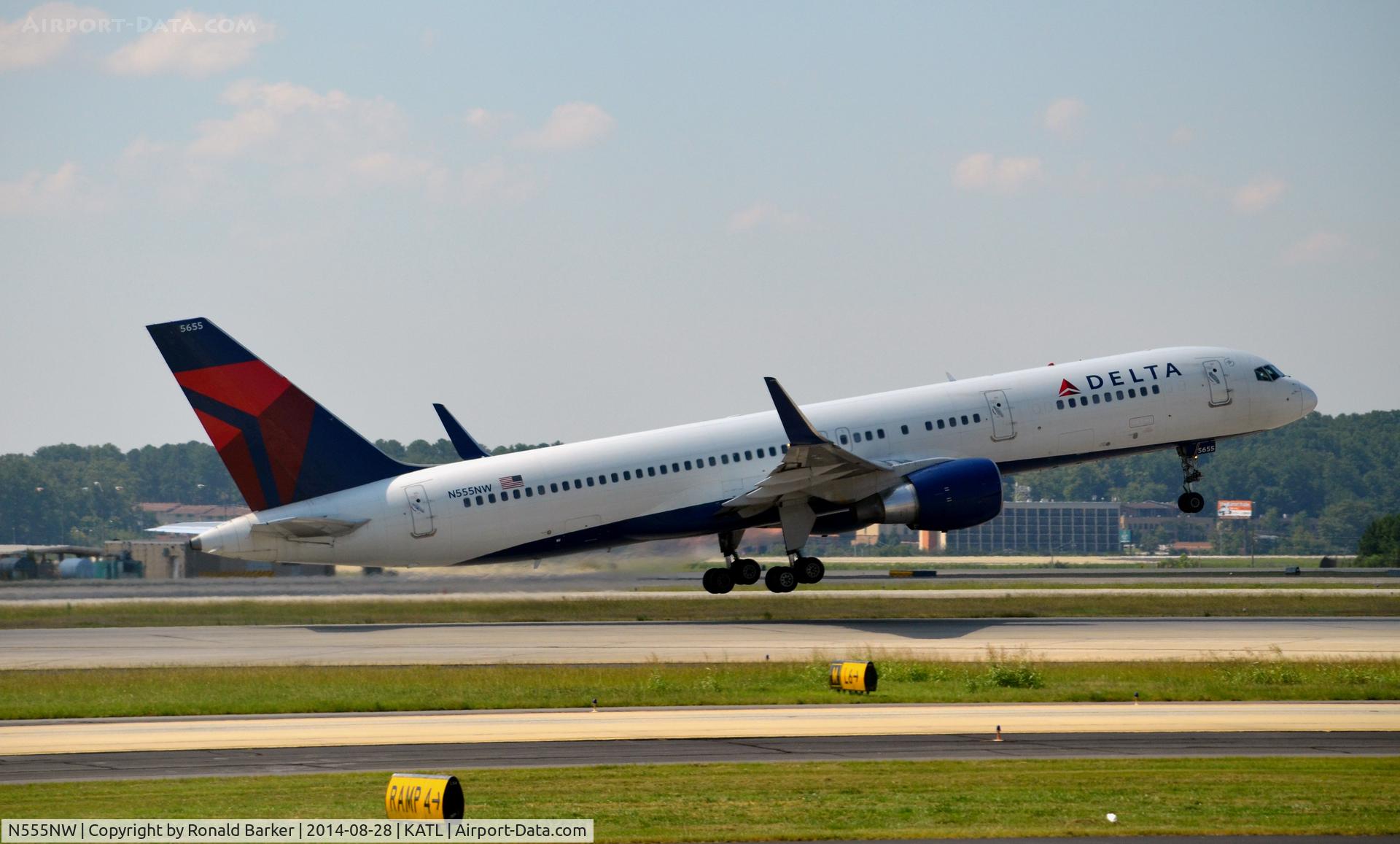 N555NW, 2002 Boeing 757-251 C/N 33391, Taxi Atlanta