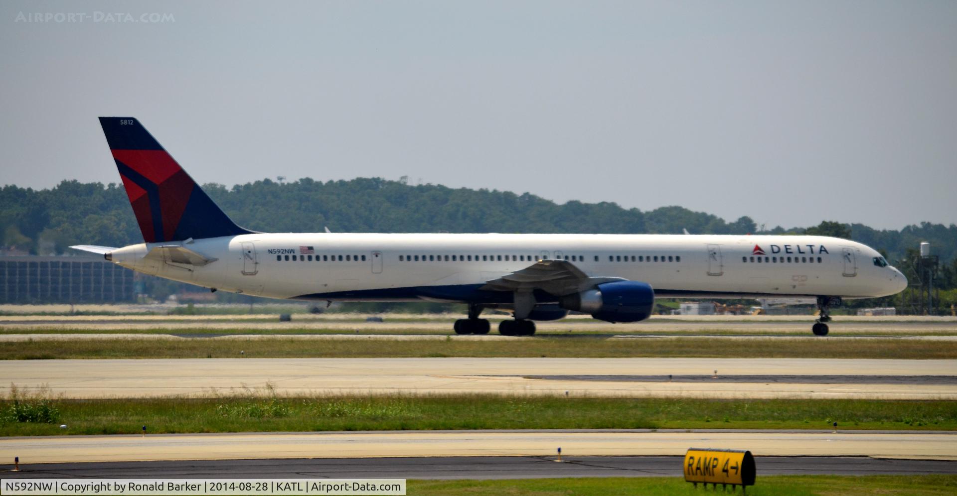 N592NW, 2003 Boeing 757-351 C/N 32992, Landing Atlanta