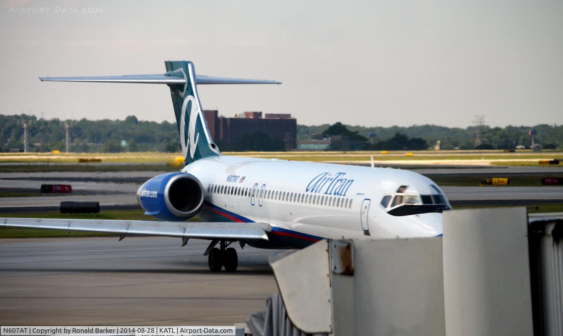 N607AT, 2000 Boeing 717-200 C/N 55074, Taxi Atlanta