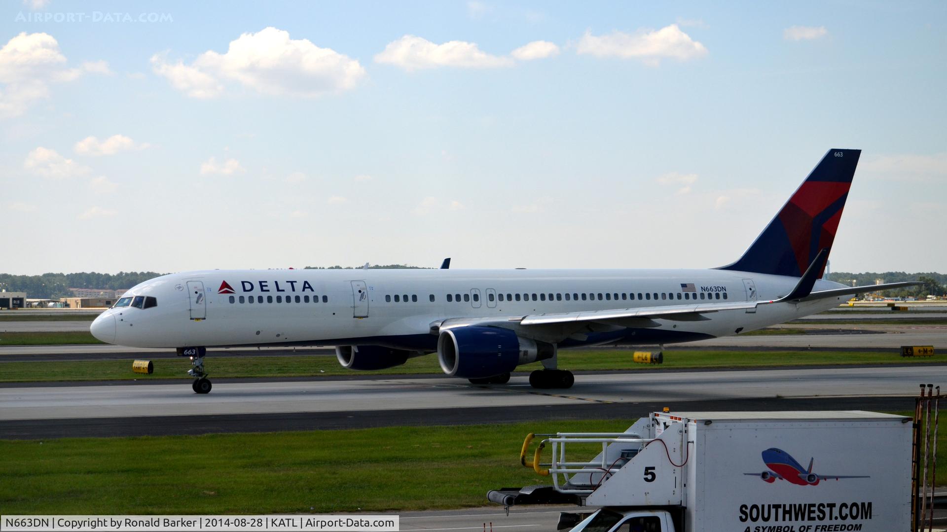 N663DN, 1991 Boeing 757-232 C/N 24992, Taxi Atlanta