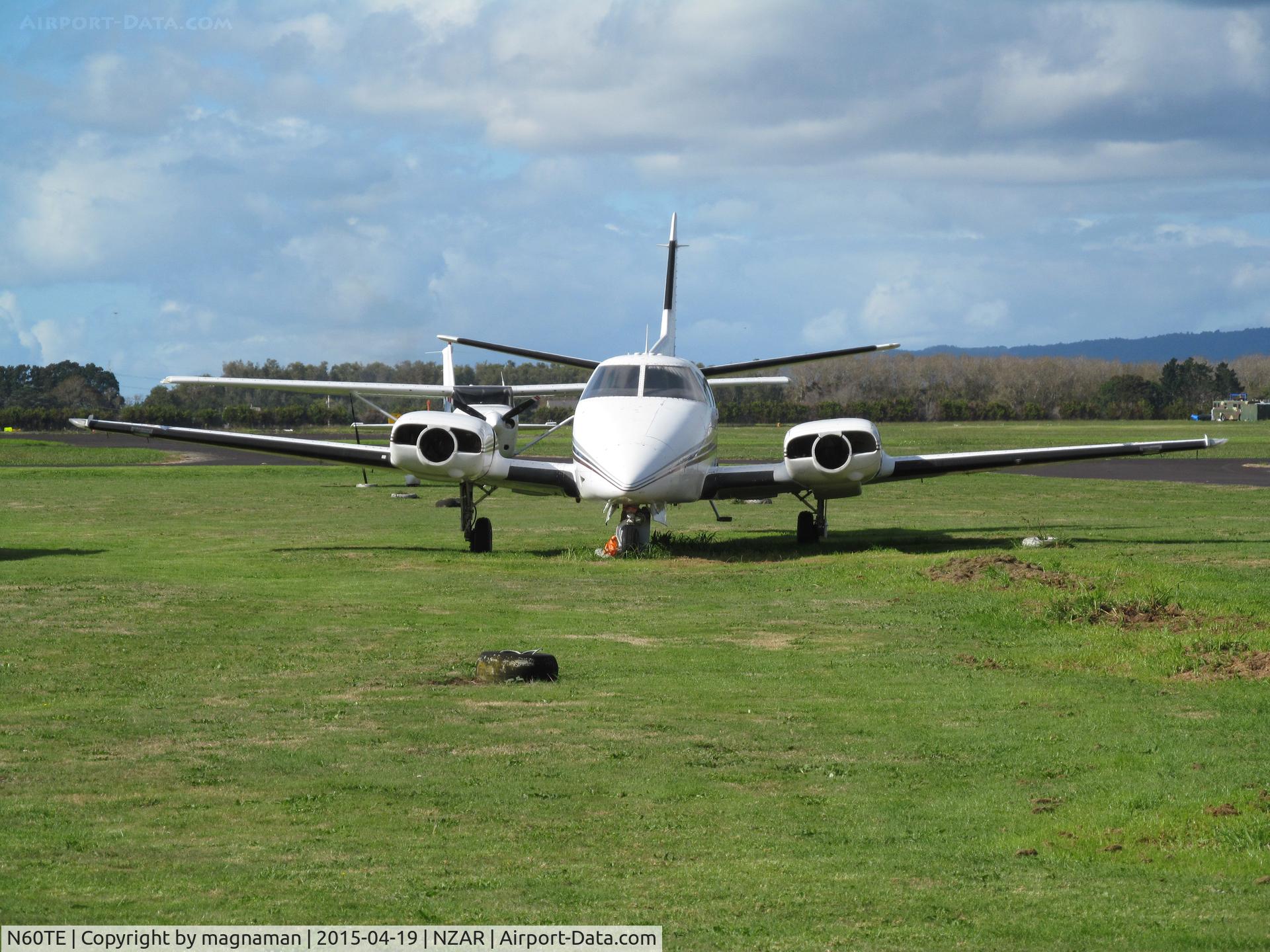 N60TE, 1976 Beech B-60 Duke C/N P-361, looks like either no more flying for this old duke or being refurbished  take your pick