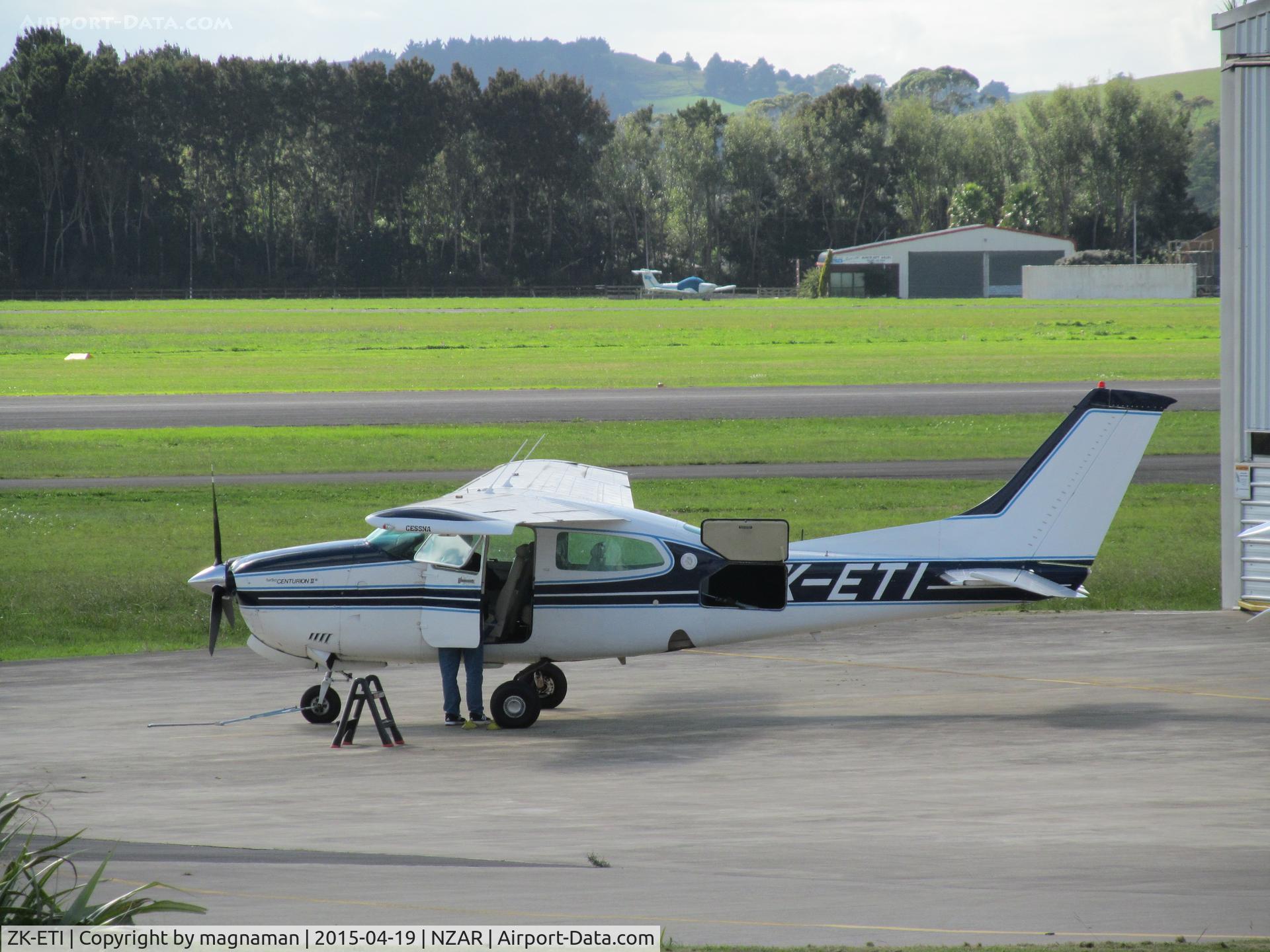 ZK-ETI, Cessna T210N Turbo Centurion C/N 21063724, Outside hangar at Ardmore - new one for me.