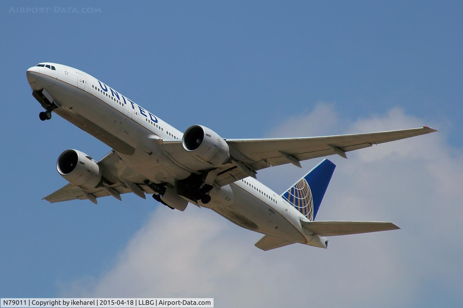 N79011, 1999 Boeing 777-224 C/N 29859, T/O runway 26, en-route to Newark, USA.