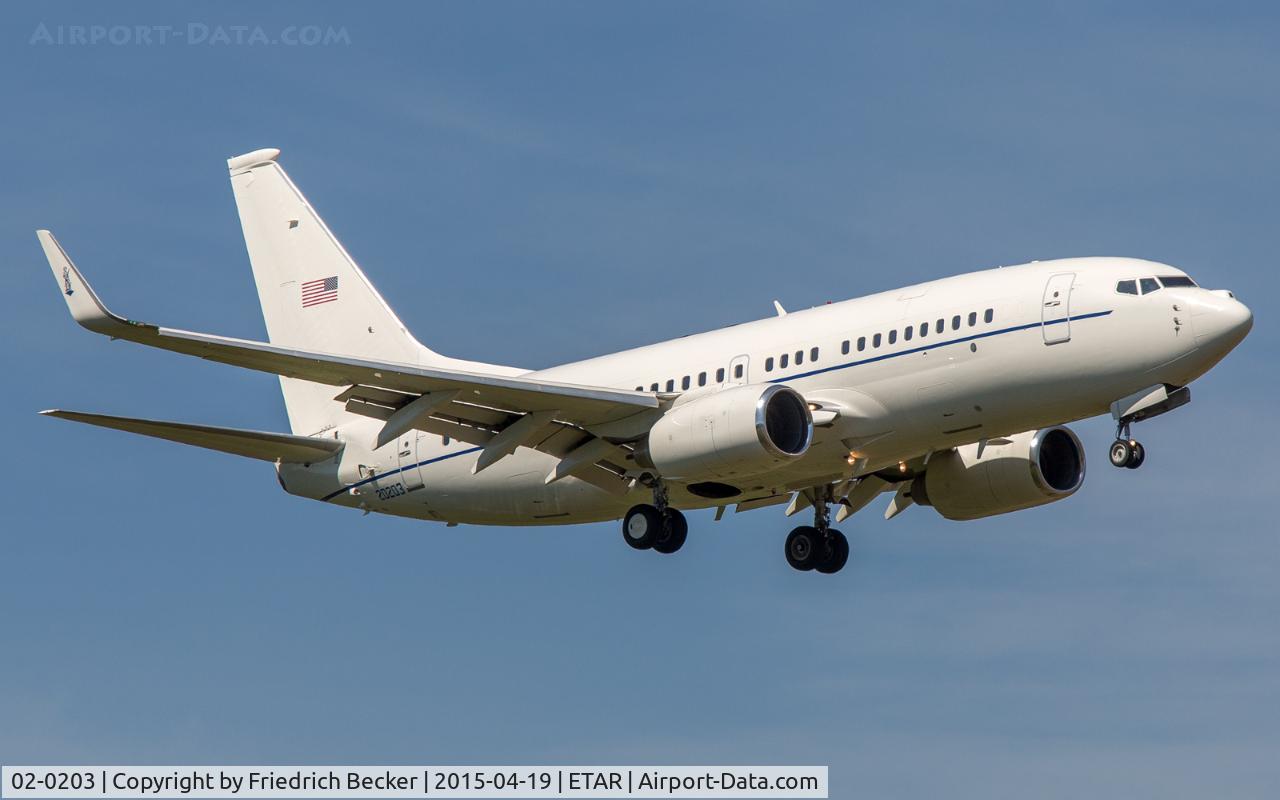 02-0203, 2002 Boeing C-40C Clipper (737-7BC BBJ) C/N 33434, on final RW08