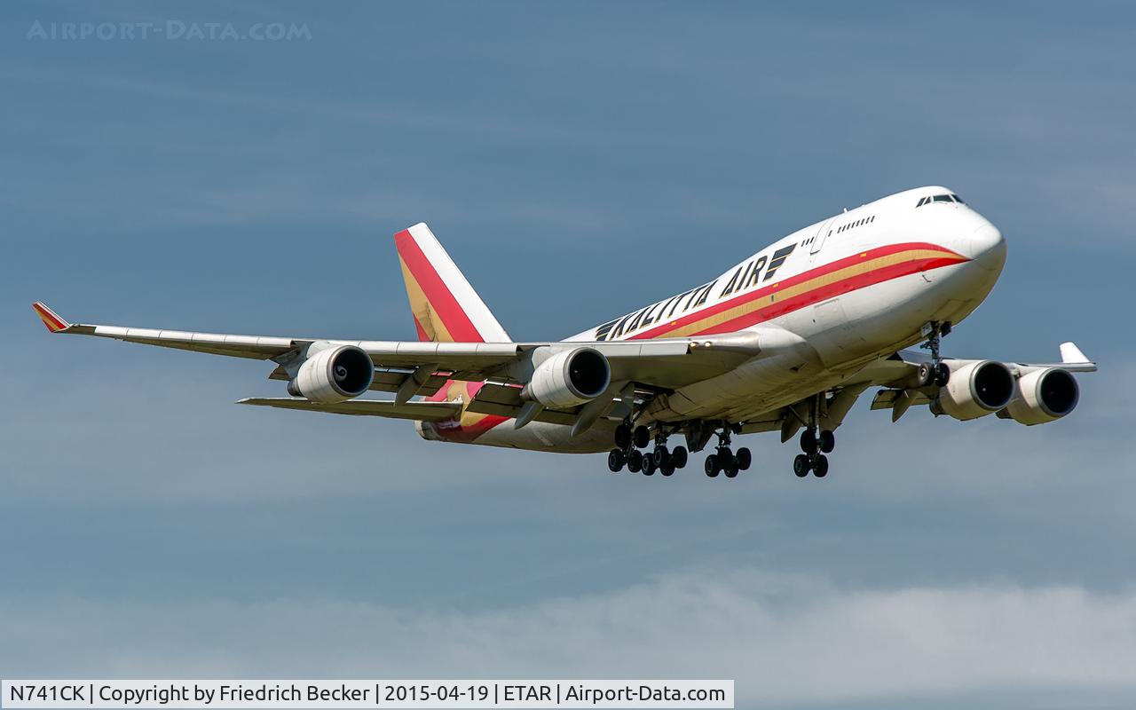 N741CK, 1989 Boeing 747-4H6 C/N 24315, on final RW08