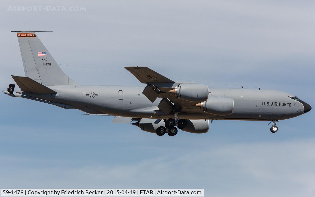 59-1478, 1959 Boeing KC-135R C/N 17966, on final RW08