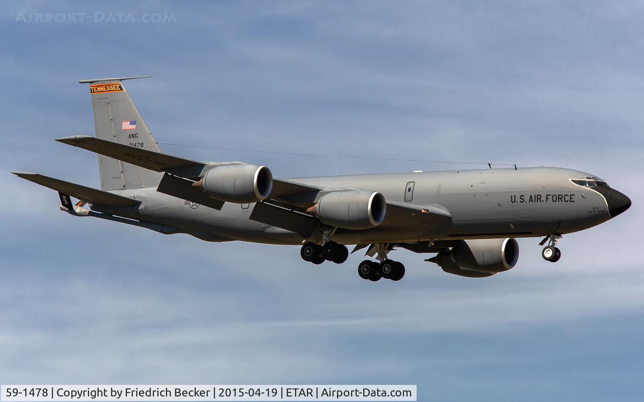 59-1478, 1959 Boeing KC-135R C/N 17966, on final RW08
