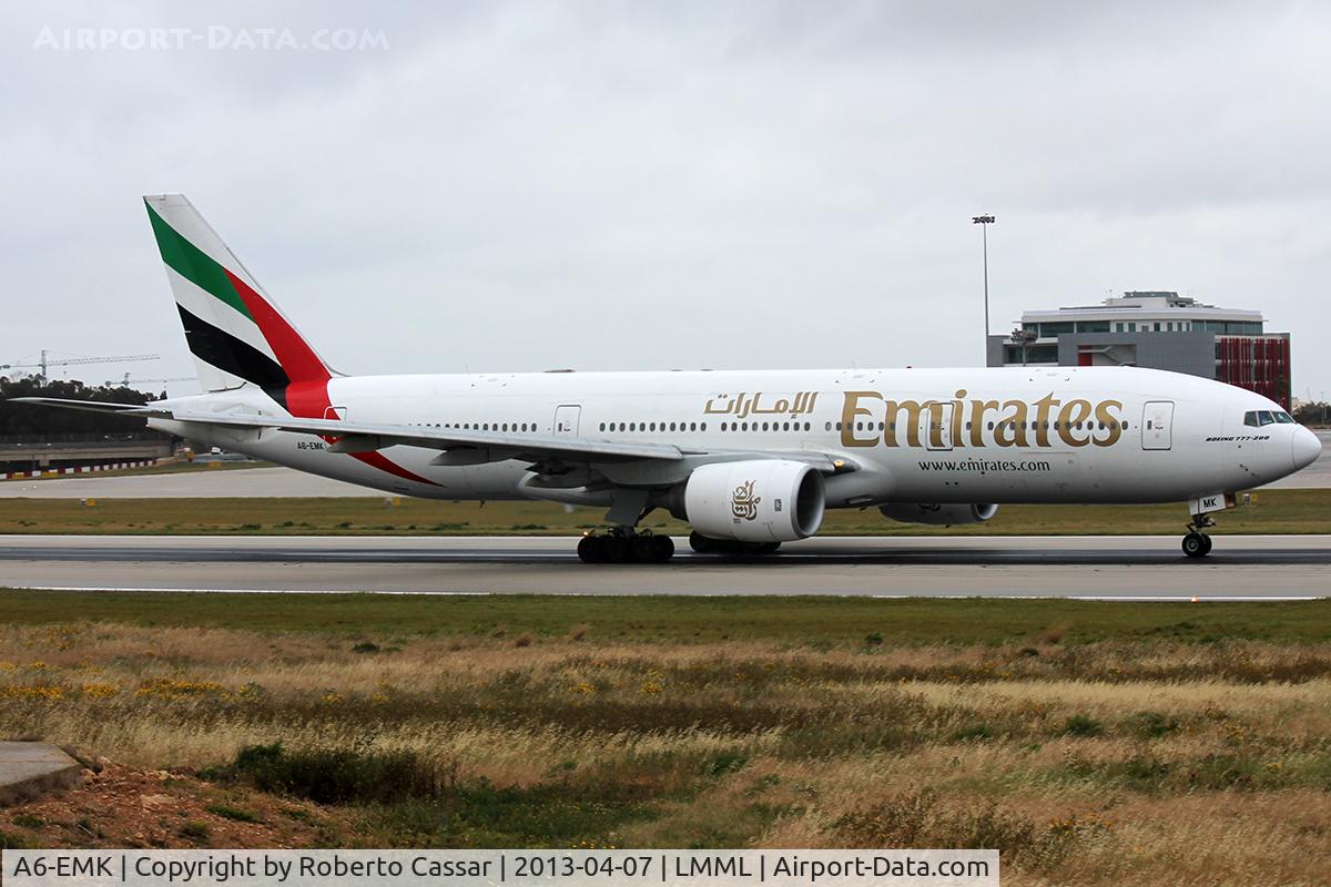 A6-EMK, 1998 Boeing 777-21H/ER C/N 29324, Runway 13
