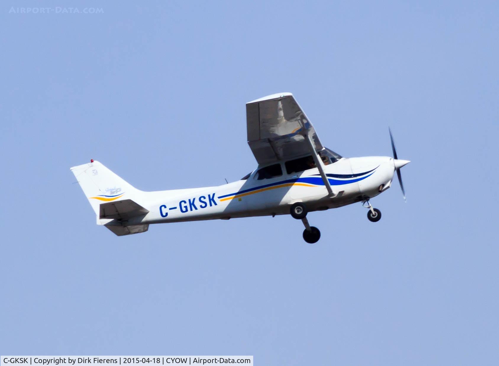 C-GKSK, 2000 Cessna 172S Skyhawk SP C/N 172S8500, Doing touch and go's.