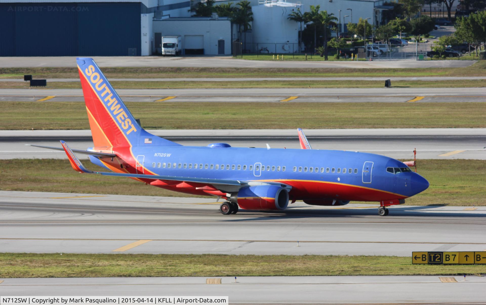 N712SW, 1998 Boeing 737-7H4 C/N 27846, Boeing 737-700