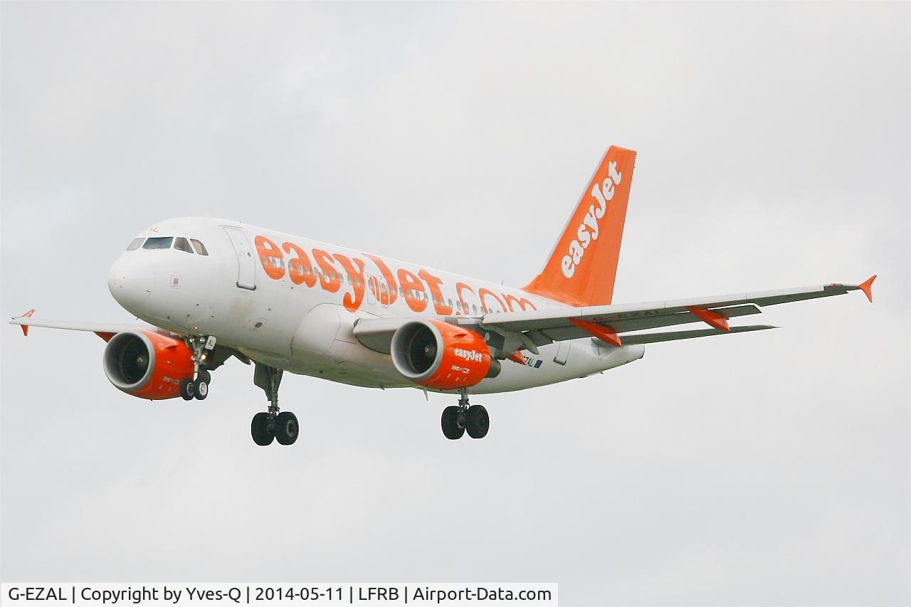 G-EZAL, 2006 Airbus A319-111 C/N 2754, Airbus A319-111, Short approach rwy 25L, Brest-Bretagne airport (LFRB-BES)