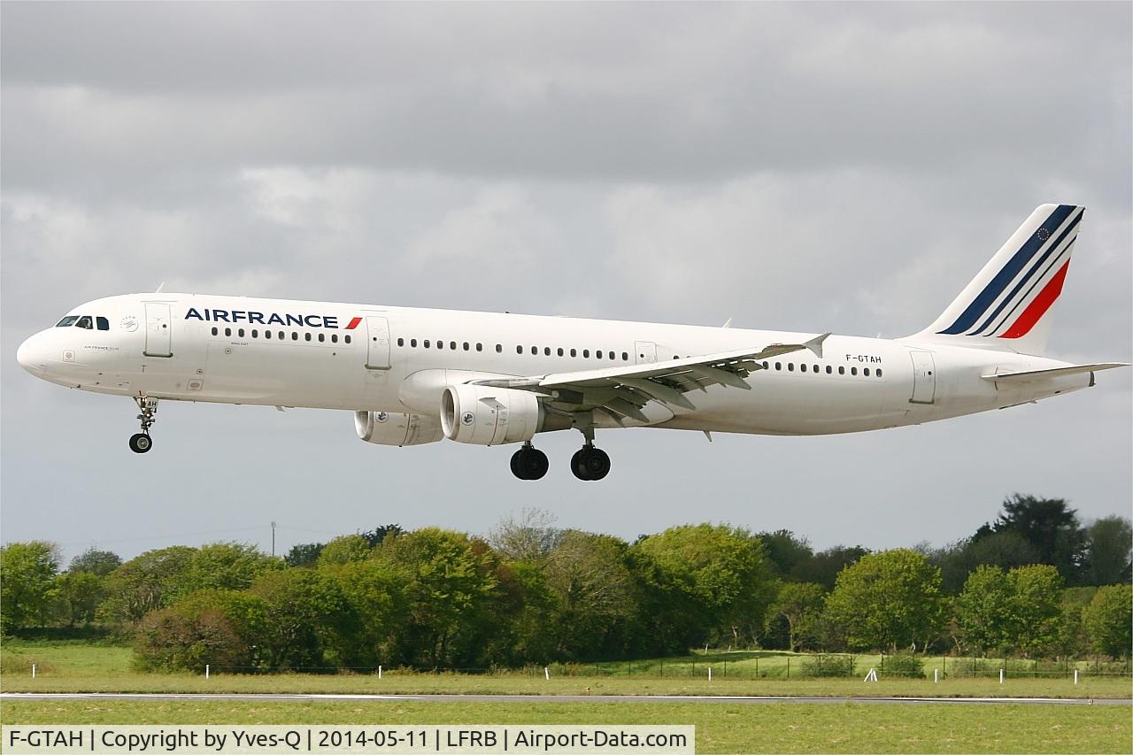 F-GTAH, 1999 Airbus A321-211 C/N 1133, Airbus A321-211, On final rwy 25L, Brest-Bretagne airport (LFRB-BES)
