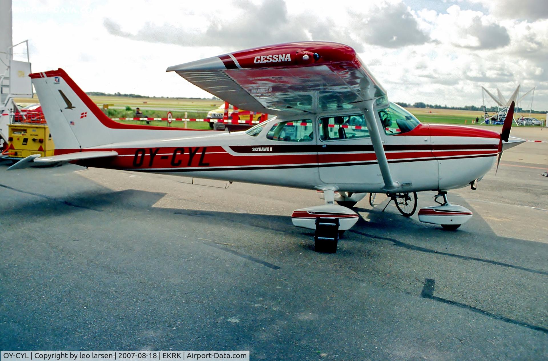 OY-CYL, 1979 Cessna 172N C/N 17273590, Roskilde Air Show 18.8.07