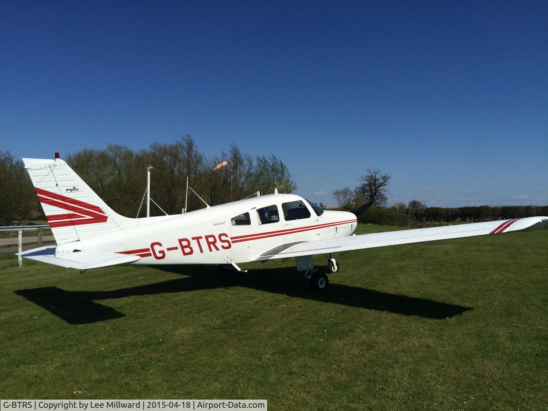 G-BTRS, 1981 Piper PA-28-161 Cherokee Warrior II C/N 28-8116004, G-BTRS Bidford upon Avon gliding site UK