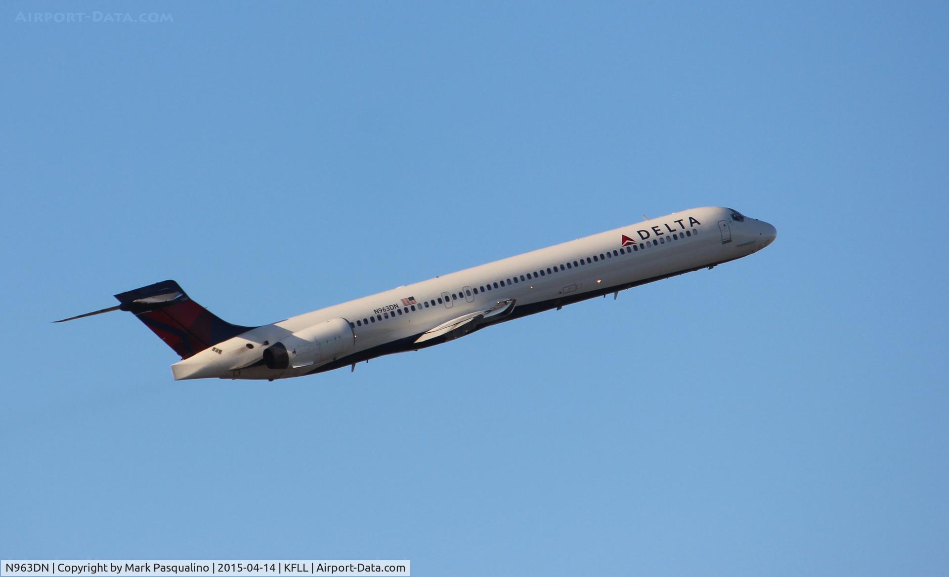 N963DN, 1998 McDonnell Douglas MD-90-30 C/N 53533, MD-90-30