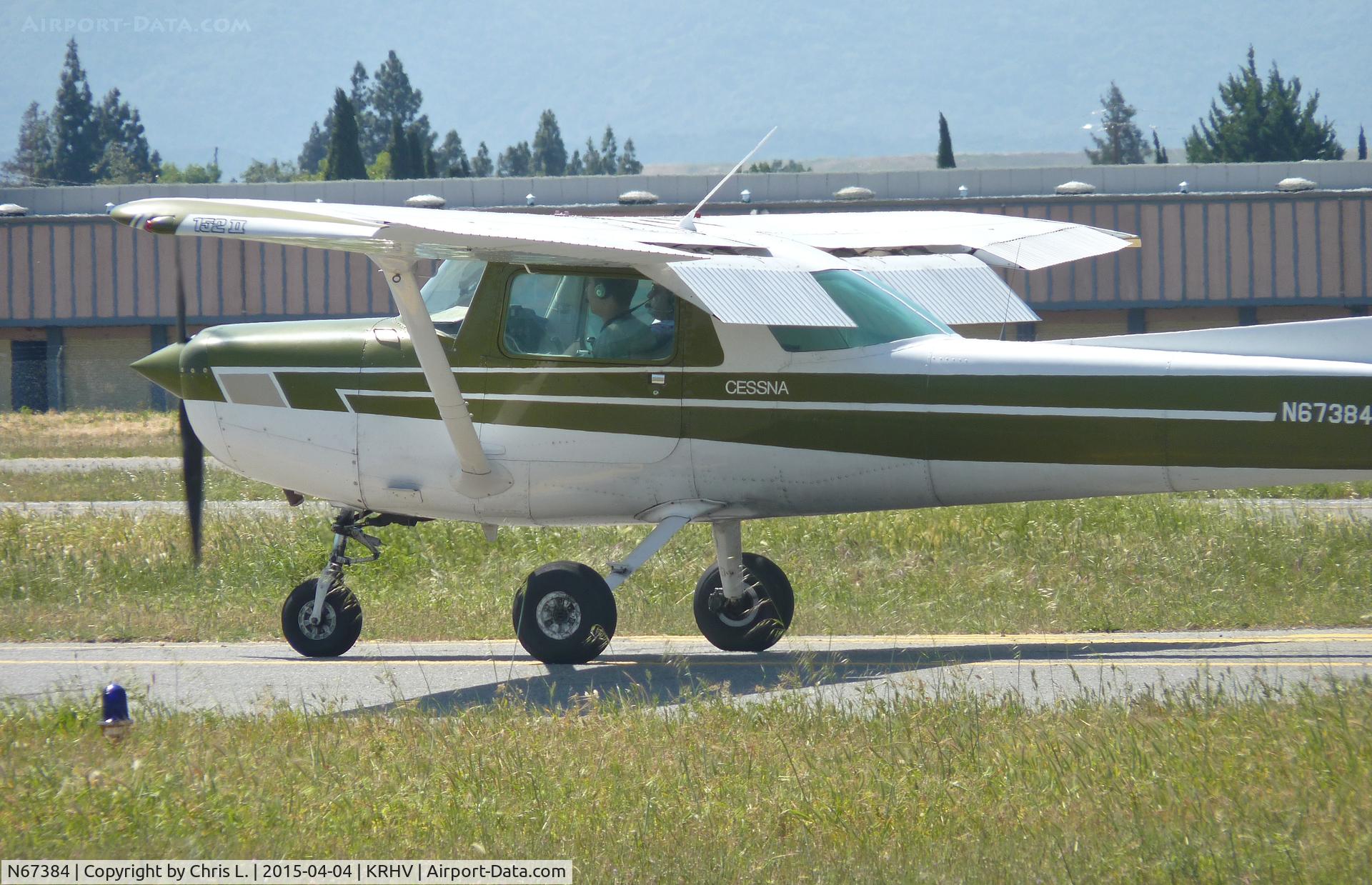 N67384, 1978 Cessna 152 C/N 15281800, A local 1987 Cessna 152 taxing to runway 31R at Reid Hillview.