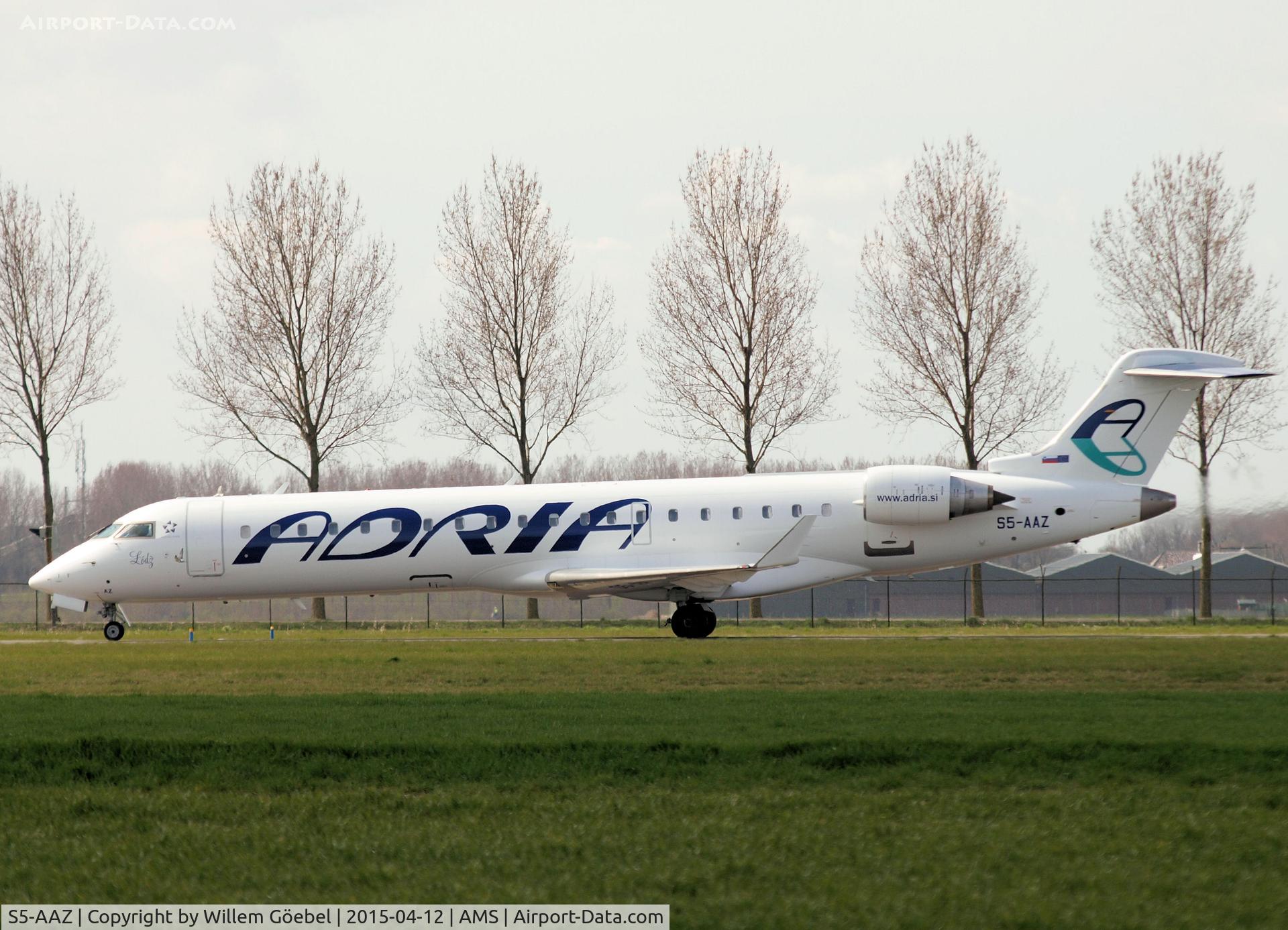 S5-AAZ, 2001 Canadair CRJ-700 (CL-600-2C10) Regional Jet C/N 10014, Taxi to the gate of Schiphol Airport