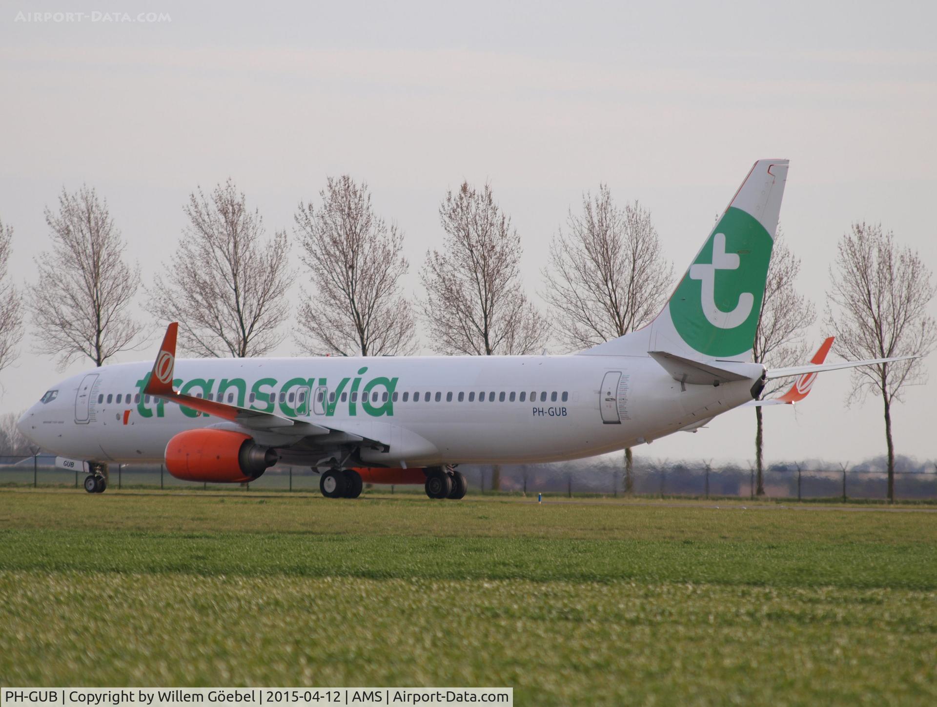 PH-GUB, Boeing 737-8EH C/N 35832/3309, Taxi to the gate of Amsterdam Airport in new colours