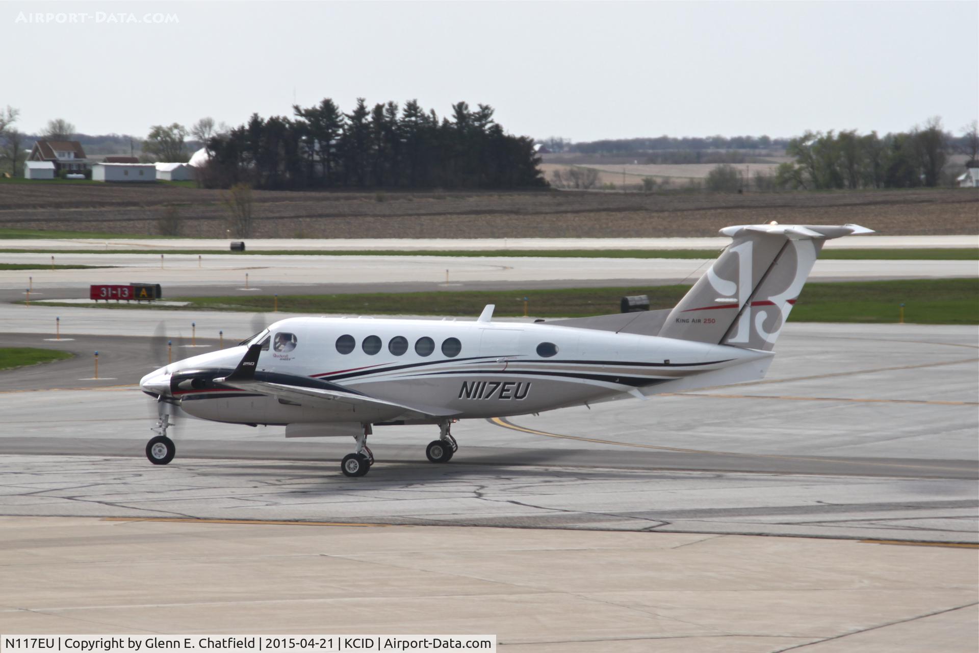 N117EU, 2011 Hawker Beechcraft B200GT King Air C/N BY-117, Taxiing for departure