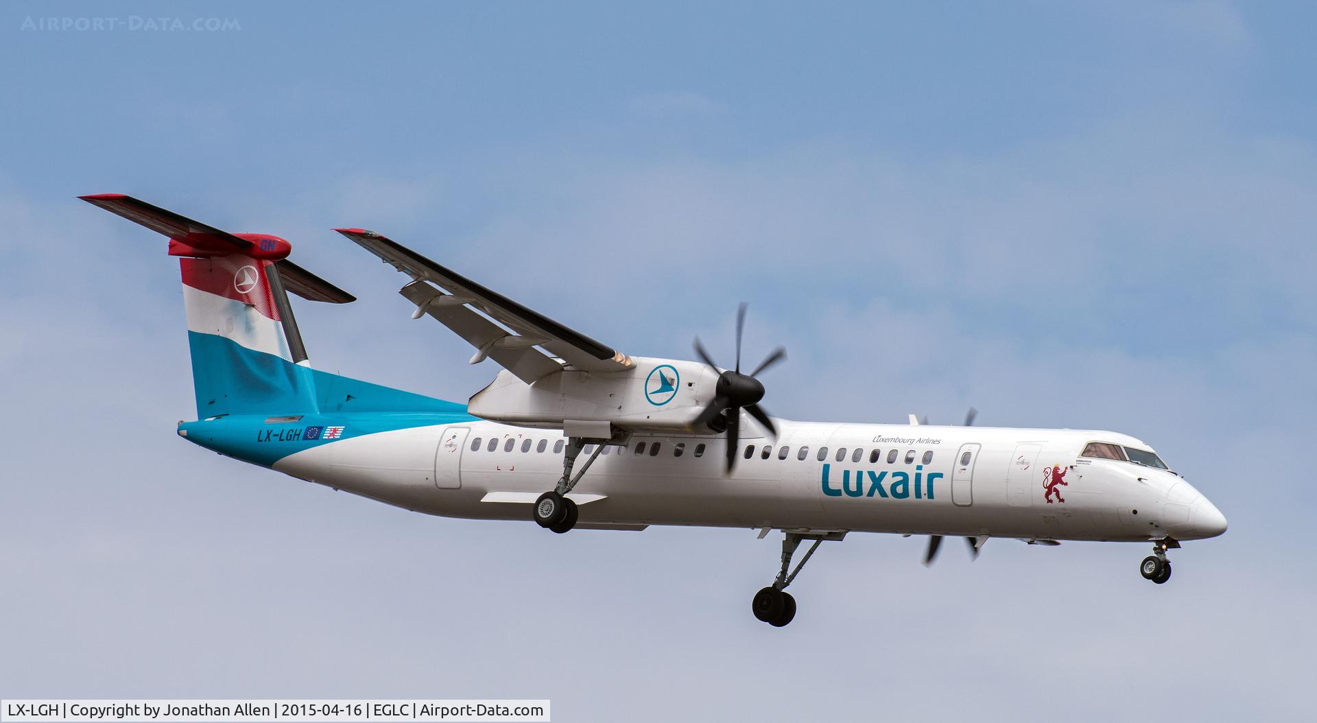 LX-LGH, 2012 Bombardier DHC-8-402Q Dash 8 Dash 8 C/N 4420, On approach to London City Airport.