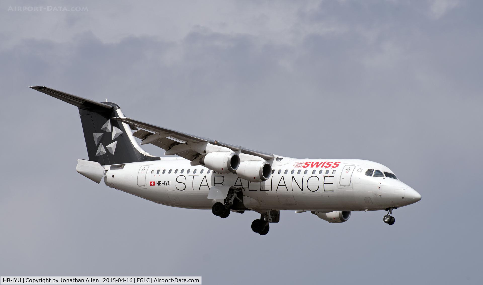HB-IYU, 2000 British Aerospace Avro 146-RJ100 C/N E3379, On approach to London City Airport.