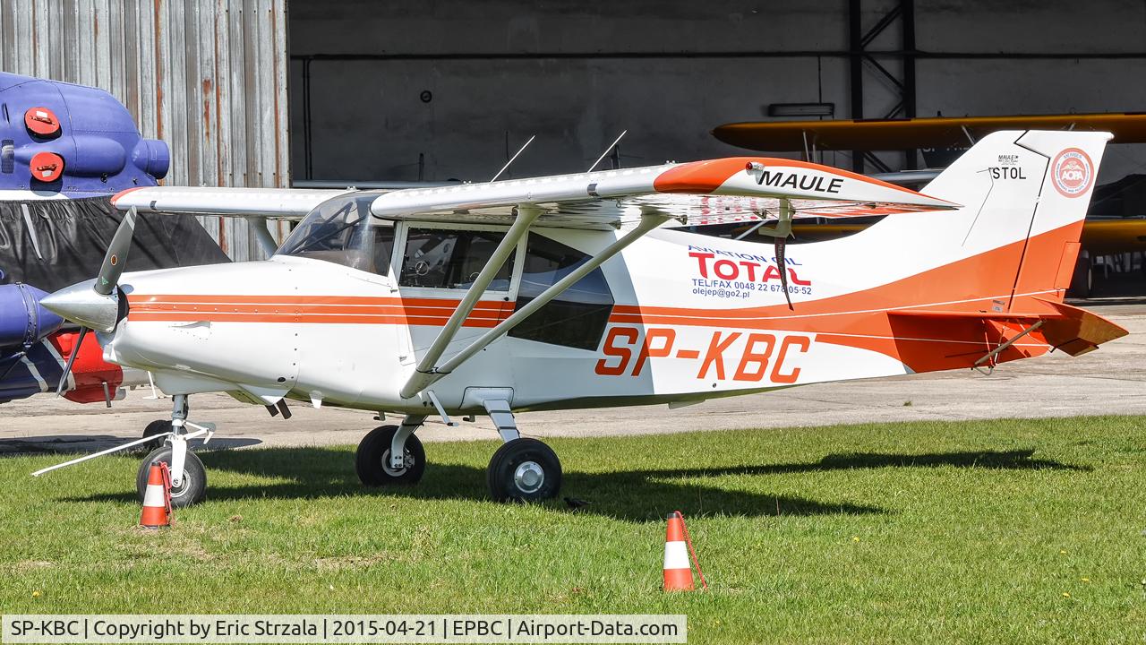 SP-KBC, Maule MXT-7-180 Star Rocket C/N 14106C, Standing in front of the IBEX Aviation Services hangar.