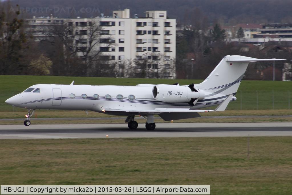 HB-JGJ, 2008 Gulfstream Aerospace GIV-X (G450) C/N 4122, Landing