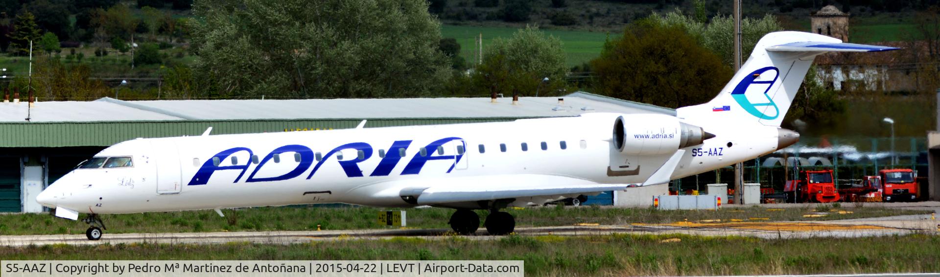 S5-AAZ, 2001 Canadair CRJ-700 (CL-600-2C10) Regional Jet C/N 10014, Foronda Vitoria-Gasteiz - España