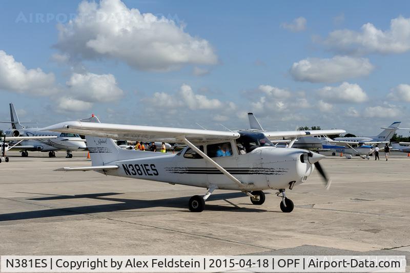 N381ES, 1997 Cessna 172R C/N 17280081, Opa-Locka