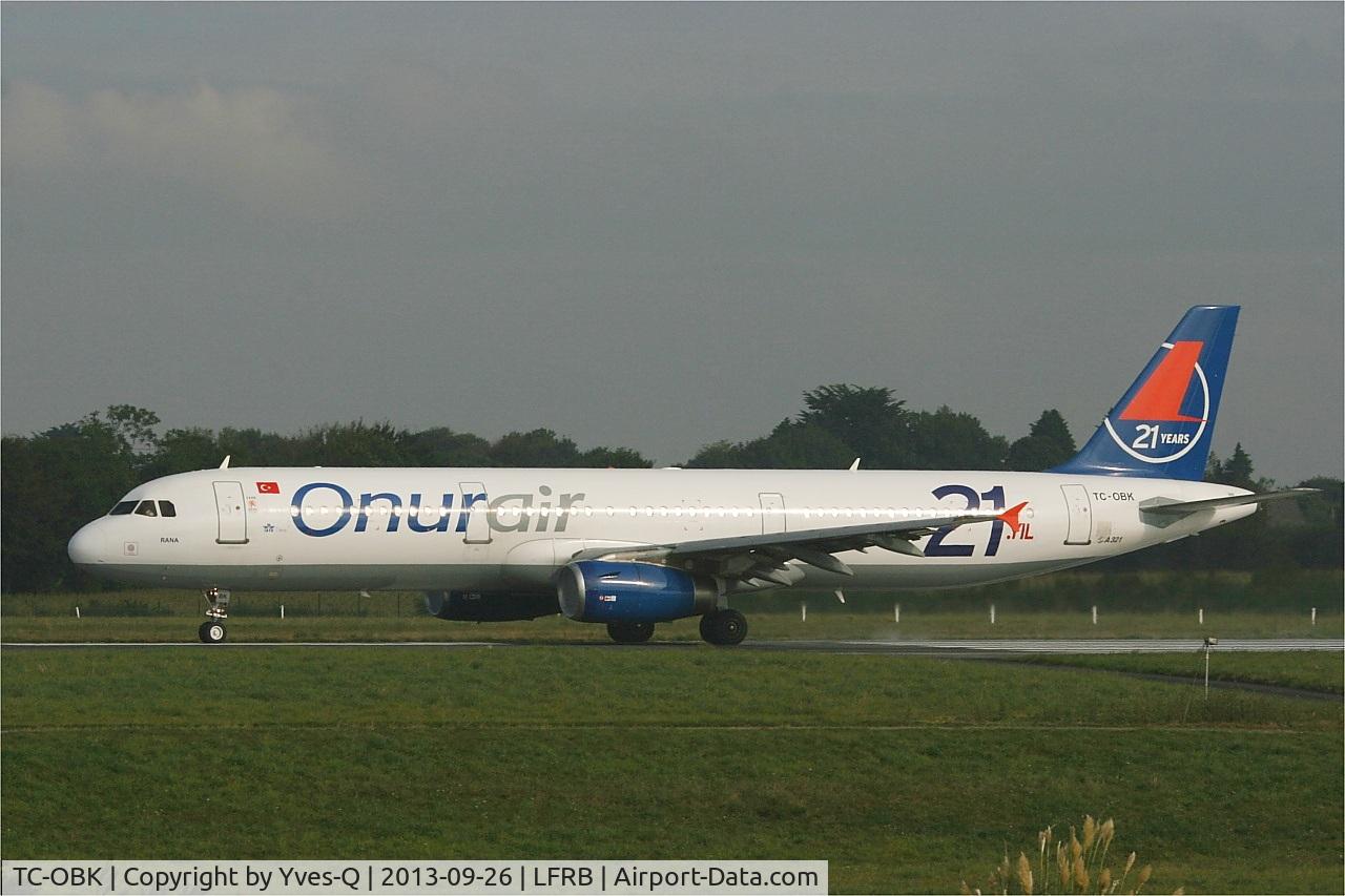 TC-OBK, 1998 Airbus A321-231 C/N 792, Airbus A321-231, Take off rwy 25L, Brest-Bretagne airport (LFRB-BES)
