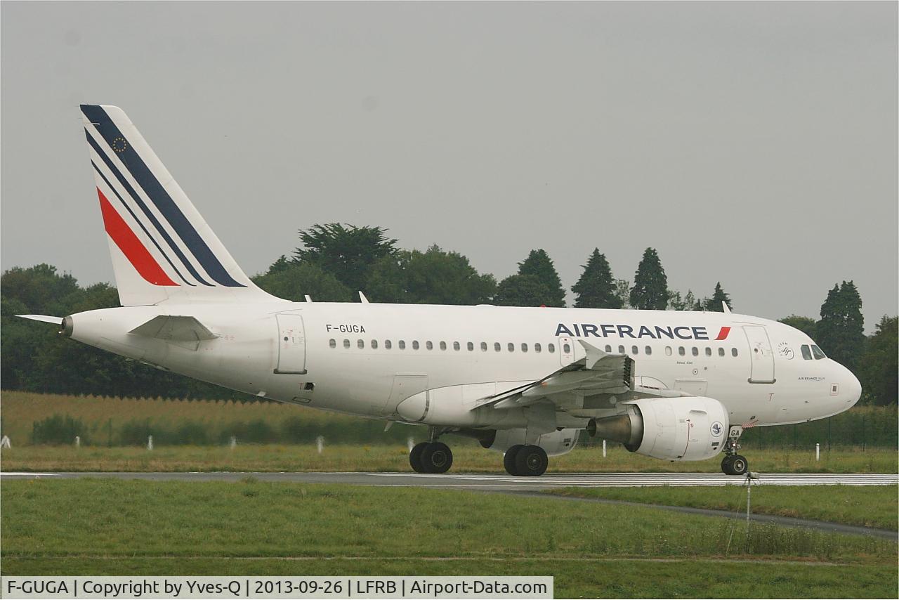 F-GUGA, 2002 Airbus A318-111 C/N 2035, Airbus A318-111, Taxiing to holding point rwy 25L, Brest-Bretagne Airport (LFRB-BES)