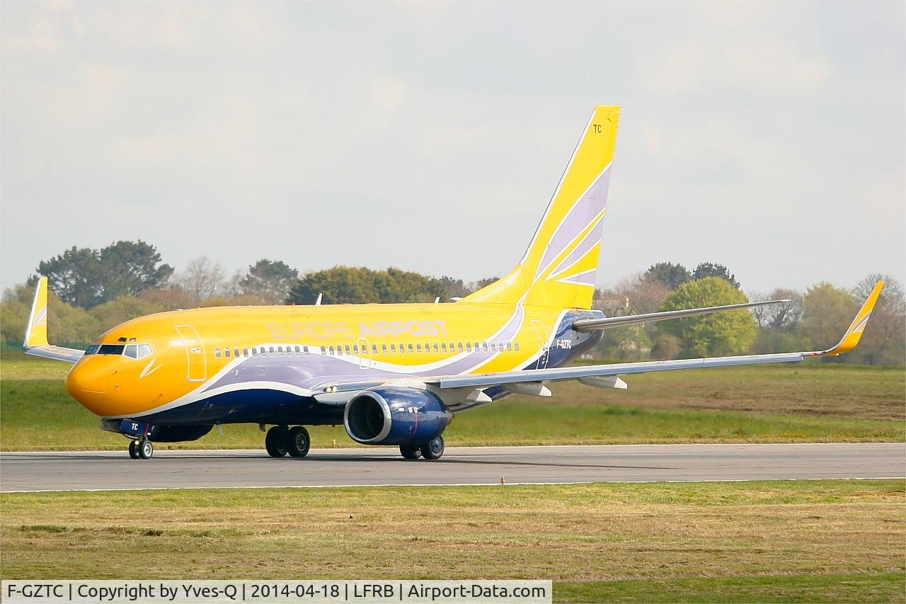 F-GZTC, 2002 Boeing 737-73V C/N 32414, Boeing 737-73V, Taxiing to holding point rwy 07R, Brest-Bretagne airport (LFRB-BES)