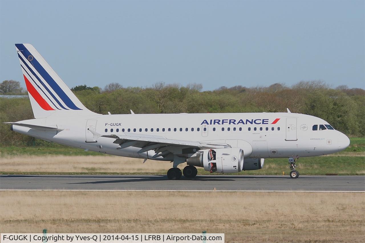 F-GUGK, 2005 Airbus A318-111 C/N 2601, Airbus A318-111, Reverse thrust landing rwy 07R, Brest-Bretagne airport (LFRB-BES)
