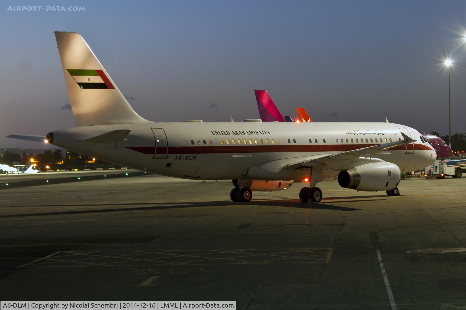 A6-DLM, 2005 Airbus A320-232 C/N 2403, Landed for a fuel stop