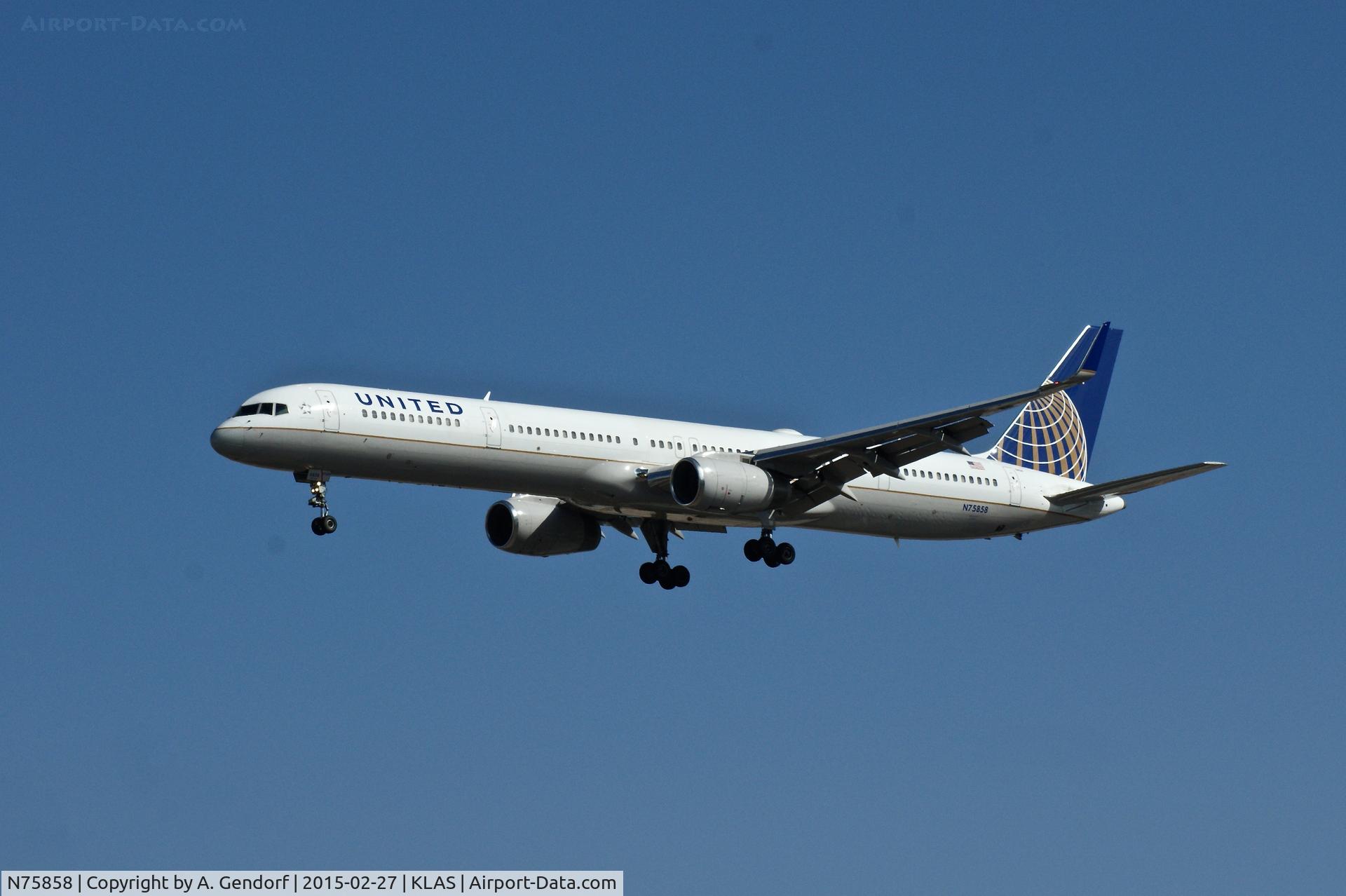 N75858, 2004 Boeing 757-324 C/N 32817, United, is here on short finals at Las Vegas Int'l(KLAS)