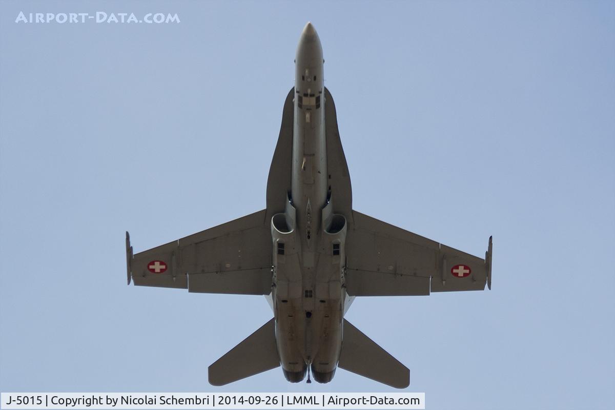 J-5015, McDonnell Douglas F/A-18C Hornet C/N 1361/SFC015, Swiss Hornet display practice