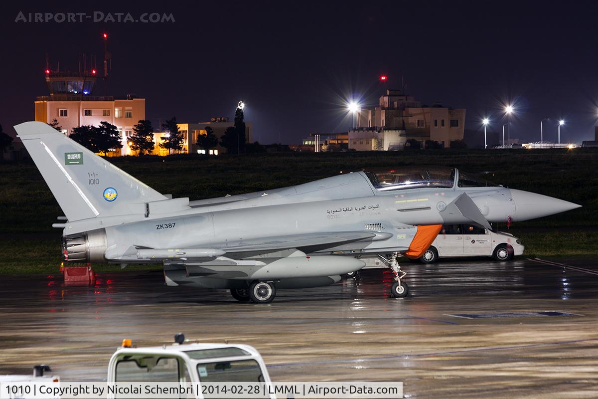 1010, 2013 Eurofighter EF-2000 Typhoon T.3 C/N 370/CT013, Night shot at apron 4