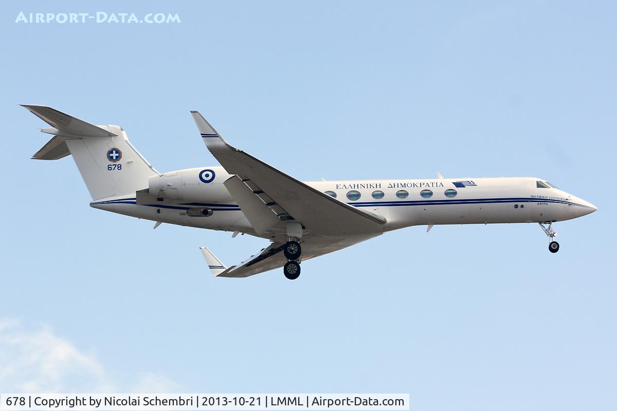 678, 2003 Gulfstream Aerospace G-V Gulfstream V C/N 678, Landing runway 13 at Luqa