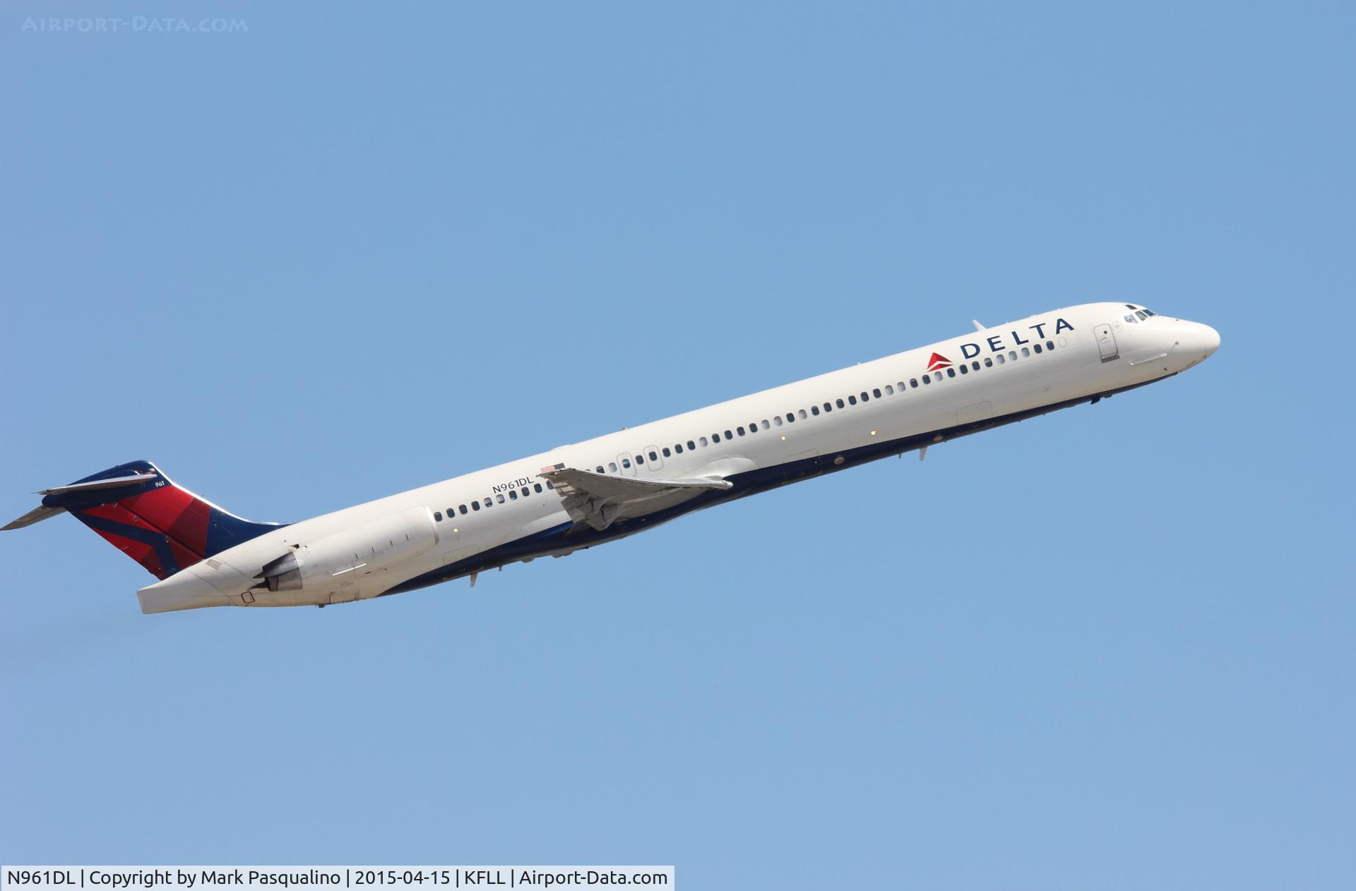 N961DL, 1990 McDonnell Douglas MD-88 C/N 49980, MD-88