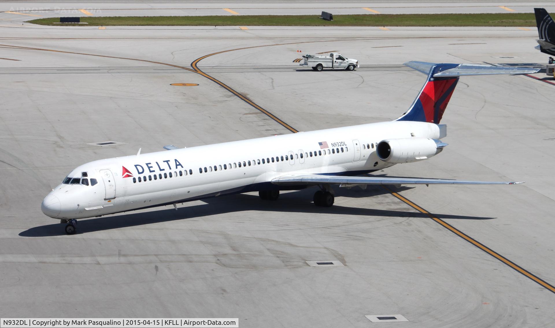 N932DL, 1989 McDonnell Douglas MD-88 C/N 49719, MD-88